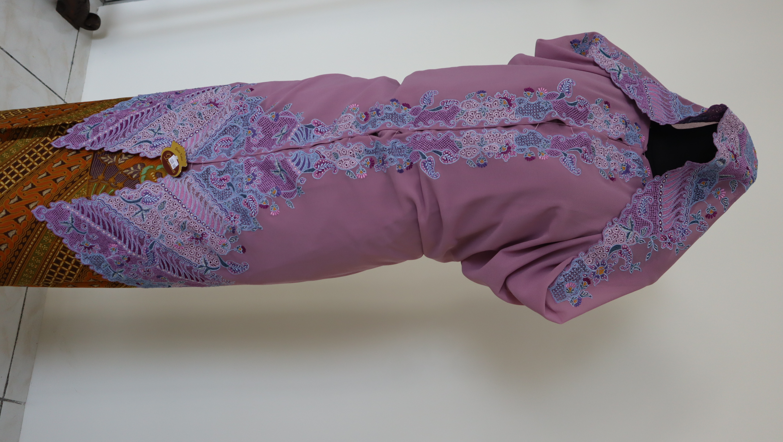 Kebaya Ceruti Warna Ungu